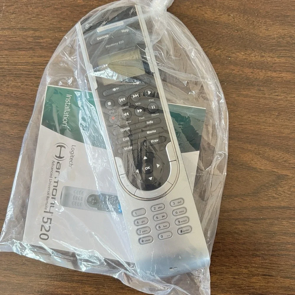 New Logitech Harmony 520 Advanced Universal TV Remote Control 12 Devices LCD NOS